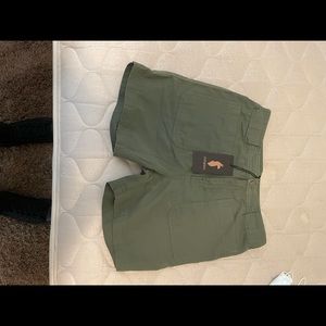 BRAND NEW COTOPAXI men’s large front pocket shorts